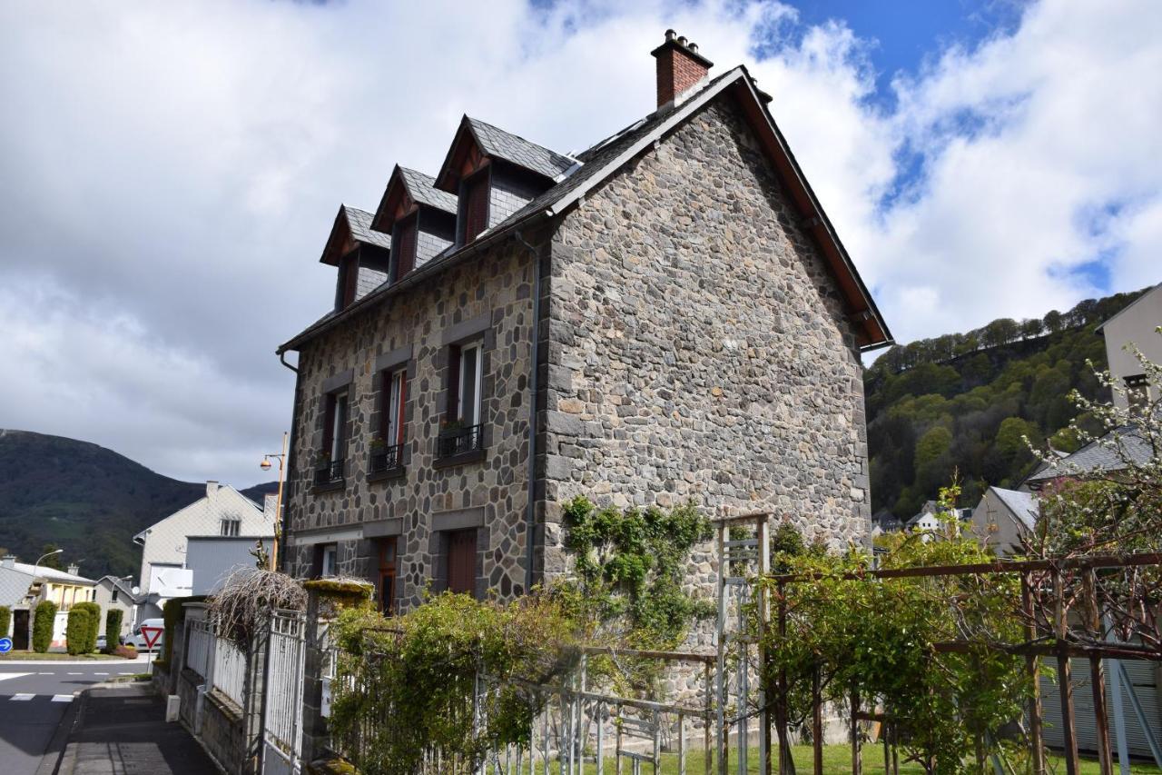 Petit Duplex De Charme Sous Les Toits Du Mont-Dore Esterno foto